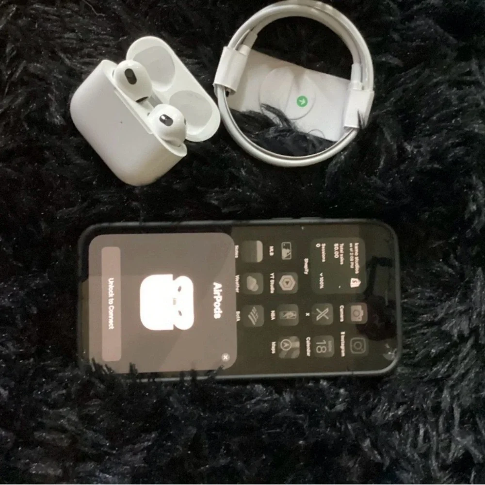 Apple White Wireless Earbuds
